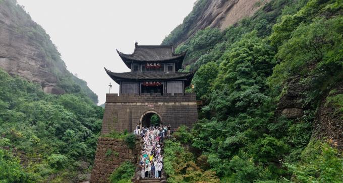 踏千年蜀道，砺笃行初心｜佰腾药业古蜀道徒步挑战赛圆满收官